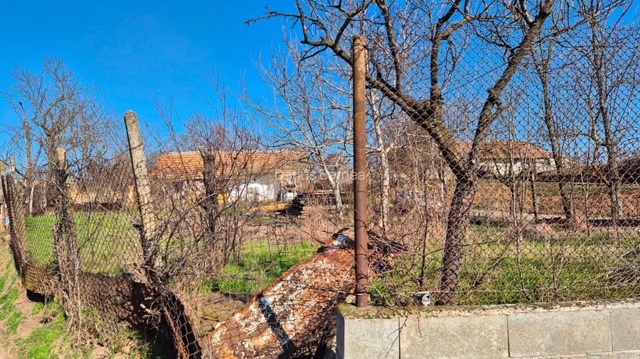 Casă batraneasca și teren de vanzare - 4