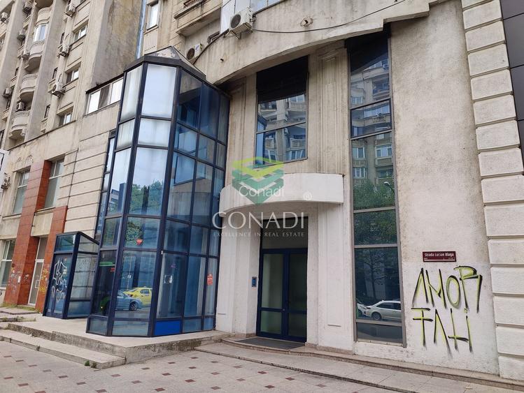 Spatiu de showroom si birouri Bd. Unirii colt Lucian Blaga - 12