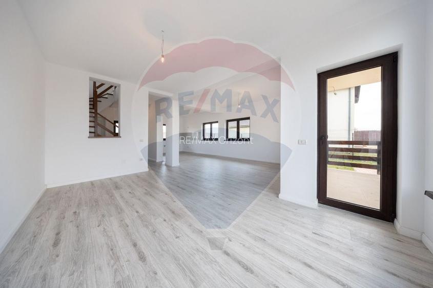 Casă modernă-Sânpetru |toate utilitatile| 420 mp teren | 3 dormitoare - 8