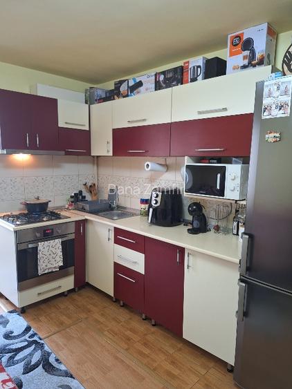 Vând apartament 2 camere Micro 3 ste Narciselor nr 4 - 2