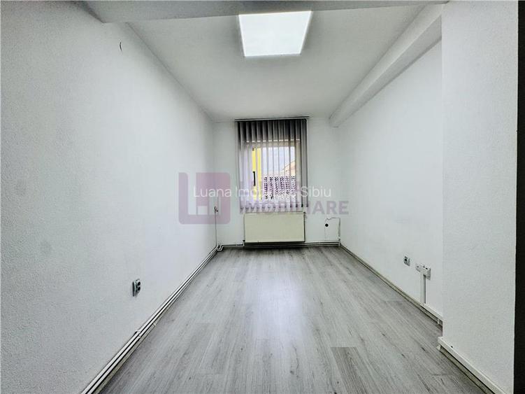 Spatiu de birouri de inchiriat | 40 mp | costuri incluse | parcare | Strand - 3