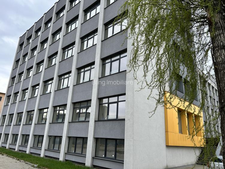 Cladire de vanzare D+P+4 cu 4670mp utili si curte 3650mp la 1280euro/mp  - 4