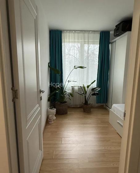 Bulevardul Basarabia - Metrou Costin Georgian - 2 camere , centrala proprie - 10