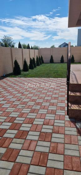 Duplex premium de vânzare – stradă privată, ideal pentru familie - 11