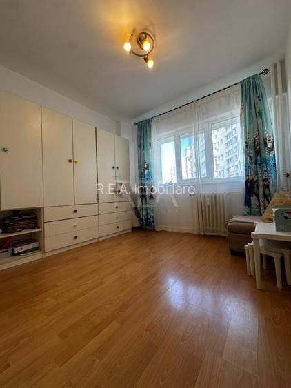 4 camere Dristor decomandat,inst. schimb.,et. 5,an 1987, metrou, 85 mp - 2