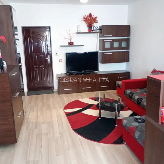 INCHIRIEZ APARTAMENT 3 CAMERE,ETAJ 2 ZONA CIRESICA - 2