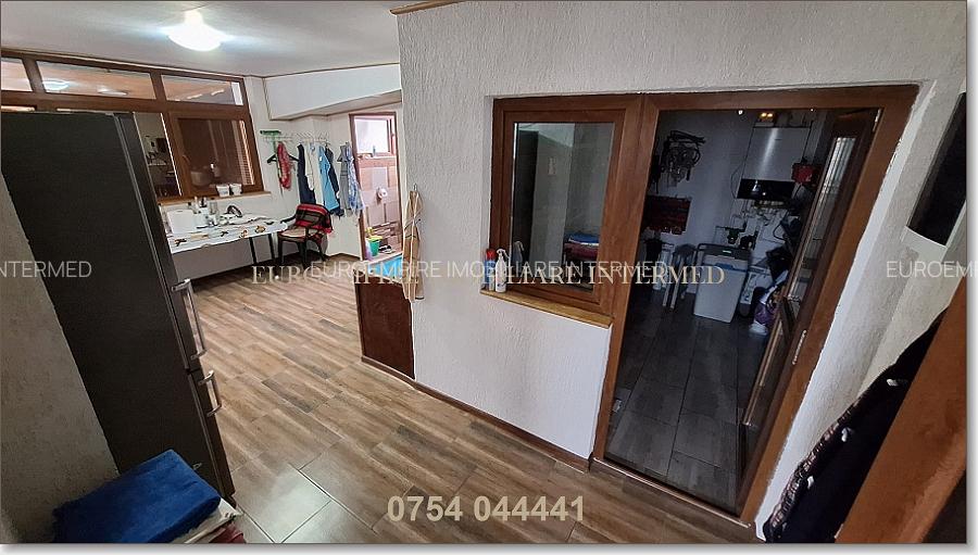 Vila+casa de vanzare zona Km 5 - 9