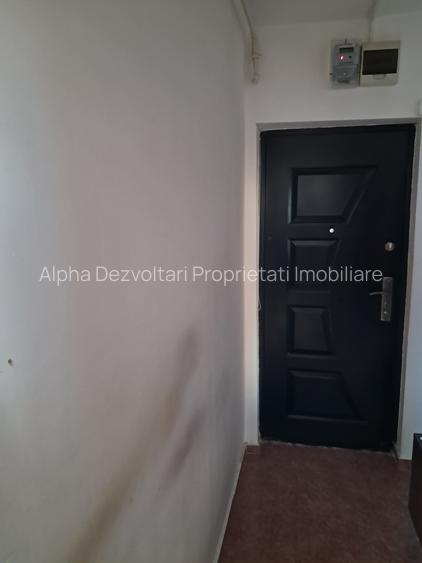 Titan, Piata 1 Decembrie 1918, str. Postavarul - 3