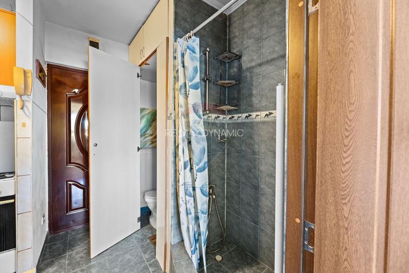 Garsoniera de vânzare zona UTA, etaj 2 - 3