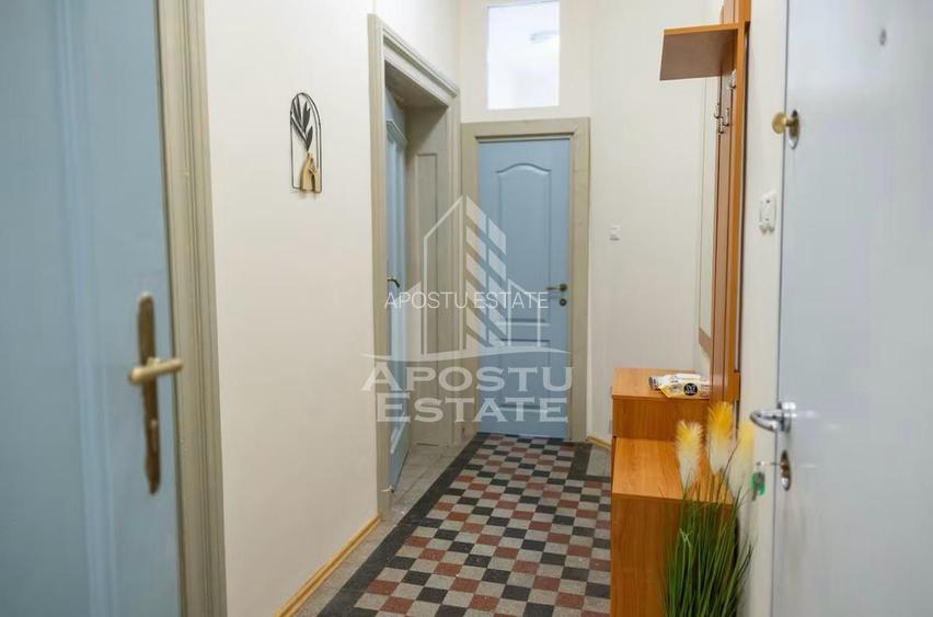 Apartament cu farmec istoric, Piața Victoriei, 63 mp utili , lift - 13