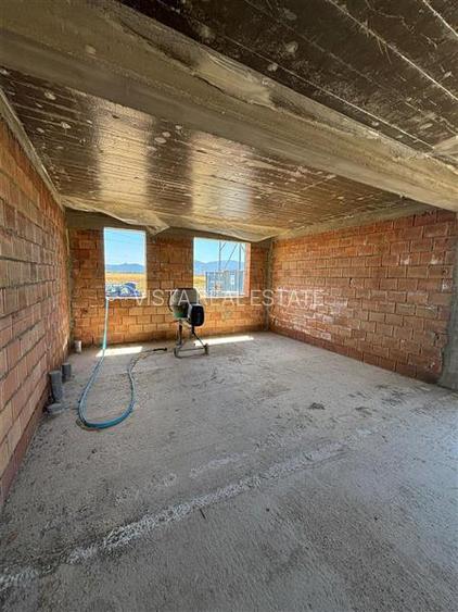 Teren cu bloc rezidential de vanzare,  P+1+M, 6 apartamente, investitie sigura, - 8