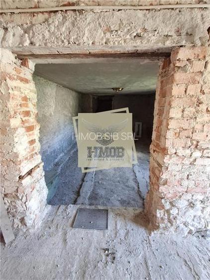 Apartament cu pivnita si curte de 211 mp zona 0 - 3