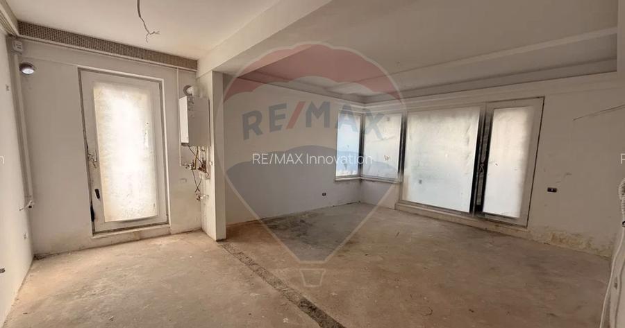 Vanzare Apartament 4 cu camere cu curte / loc parcare/ ultracentral - 3