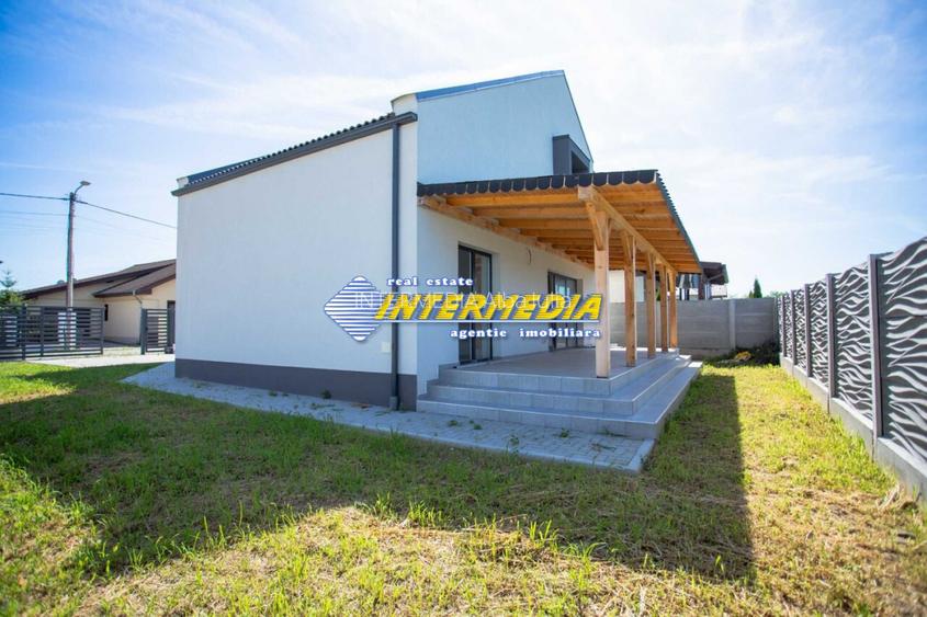 Casă spațioasă de vânzare cu 3 dormitoare și terasă Oarda de Jos, Alba - 2