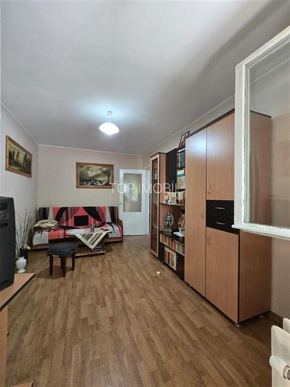 Alexandru - Parcul Voievozilor , 2 camere cu geam la baie, balcon inchis - 2