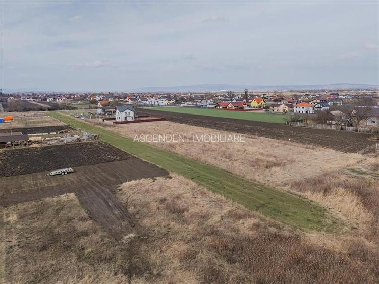 2.082 mp teren intravilan Stupini, zona de case,utilitati in apropiere,40 euro m - 10
