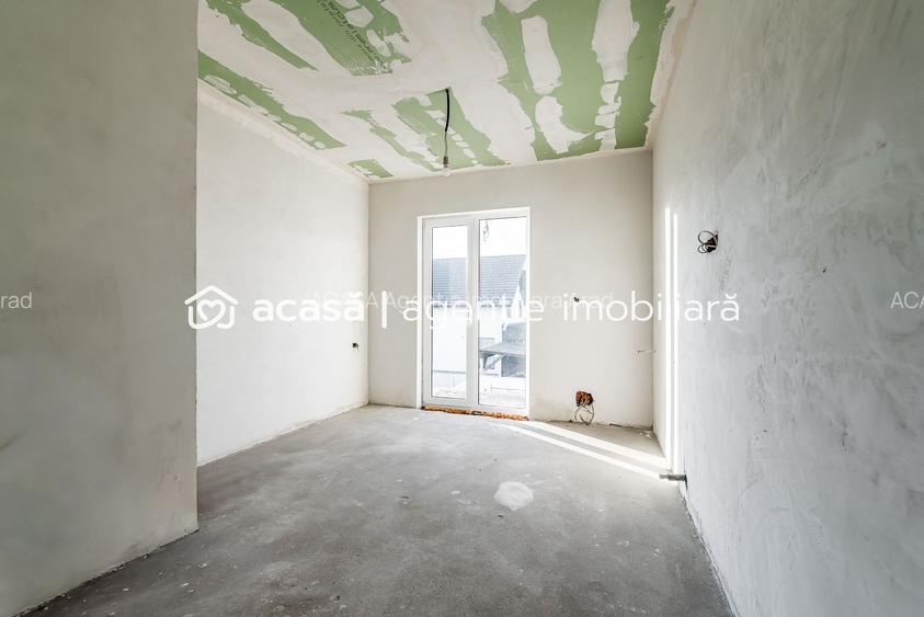 Doua case de vanzare la pret de una in Vladimirescu cartierul Florilor - 11