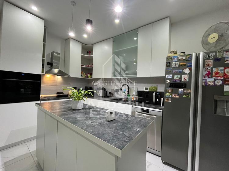 Casa individuala, 6 camere, 3 bai, garaj,acces auto, teren de 411 - 7