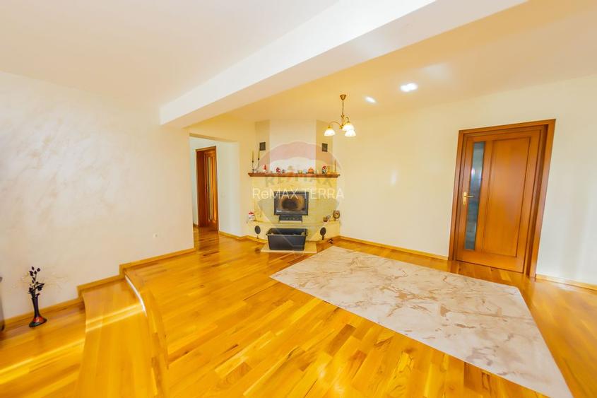 VILA DE LOCUIT/AFACERE CU TEREN GENEROS, DE VANZARE - 8