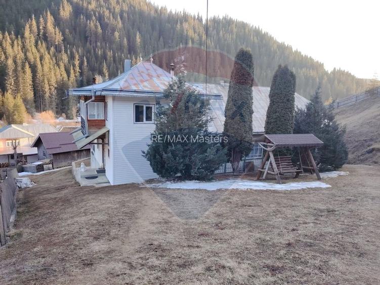 Case cu 7 camere de vânzare în comuna Panaci, sat Drăgoiasa. - 3