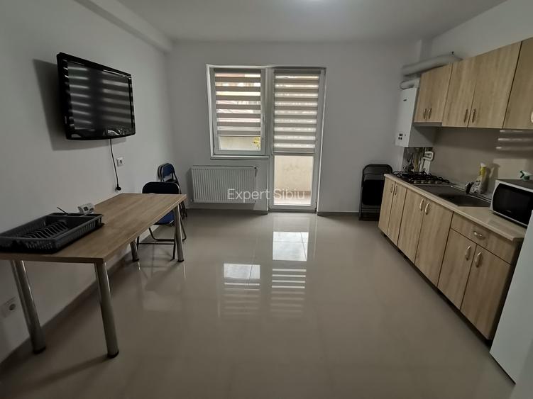De închiriat apartament 2 camere decomandate – zonă Ciresica - 2