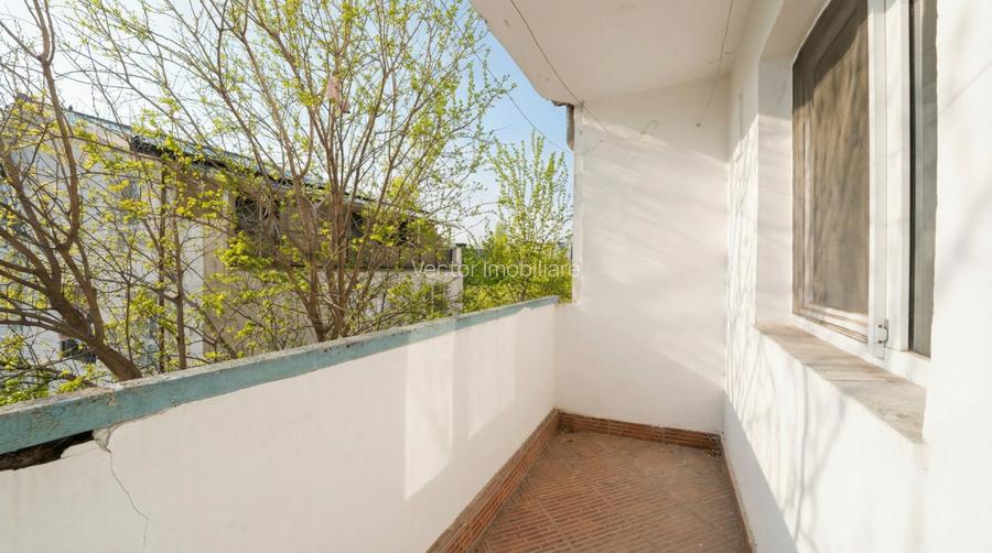 Decomandat* bloc 1980*etaj 3/8* 7 minute metrou* Str. Azurului - 10