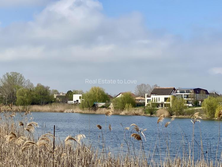 Teren vedere panoramica parțială lac si pădure, central, toate utilitățile - 11