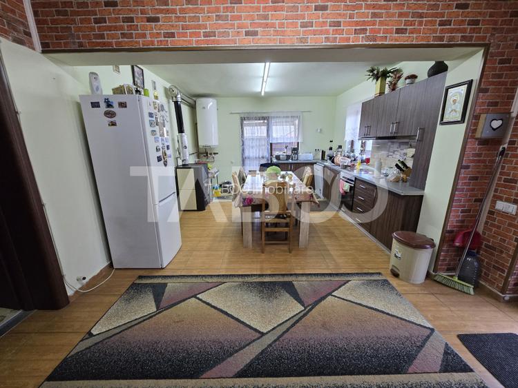 Casa de vanzare cu 6 camere 2 parcari curte libera 200 mp in Selimbar - 8