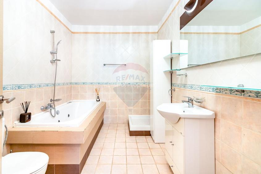 Vanzare Vila 5 camere cu semineu, piscina si priveliste lac piscicol - 7