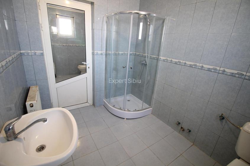 INCHIRIEZ apartament 4 camere , renovat,zona Strand - 13
