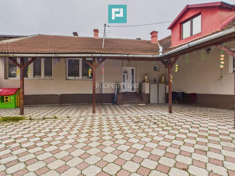 Două case, curte mare, lângă Castelul Corvinilor - 32