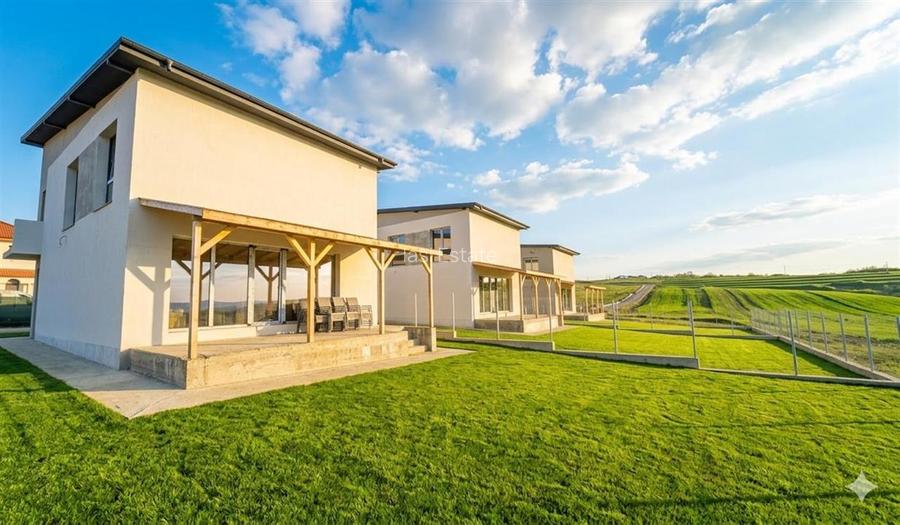 Vila individuala Miroslava Teren 500 mp Finalizare rapida Comision 0 - 2