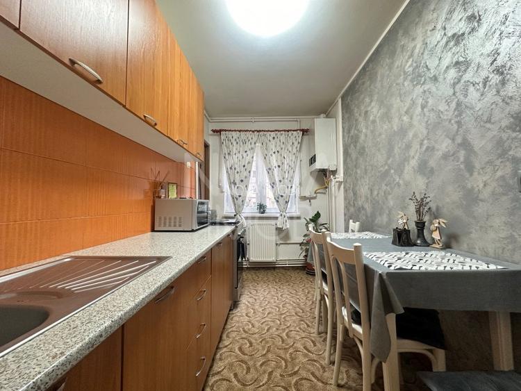 Apartament 3 camere, decomandat - Str. Semaforului - 4