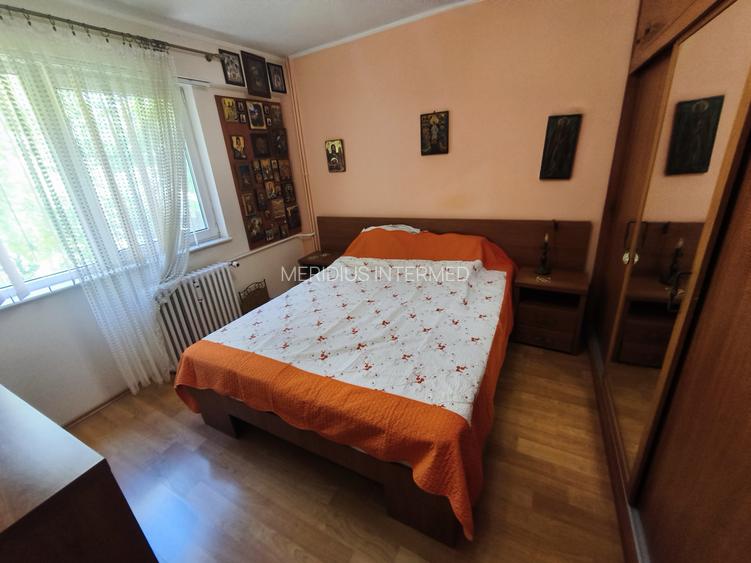 Închiriere apartament 4 camere decomandat + garaj - 20