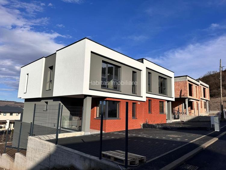 Casa tip duplex dispusa pe 3 niveluri, situata in Floresti- zona Vivo - 8