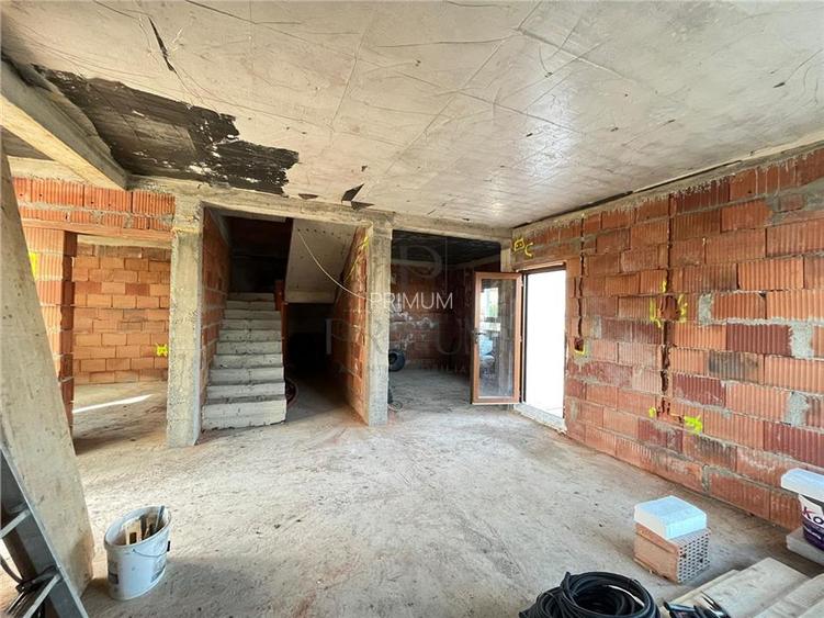 Sacalaz - Zona excelenta - Duplex spatios - 5 camere - P+1 - Locuri de parcare i - 11