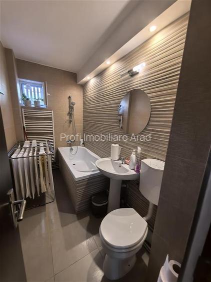 Apartament 2 camere Ultracentral - Salon - Birou - Cabinet - 8