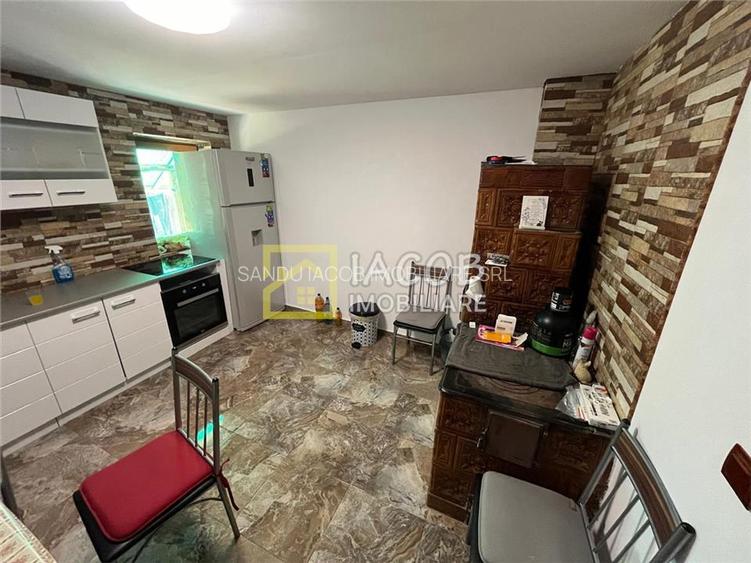 Casa parter (caramida) cu anexa (BCA) pe un teren 1180 mp, sat Strugari, jud Bac - 12