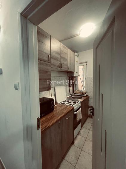 INCHIRIEZ apartament 3 camere – recent renovat – zona Cedonia - 9