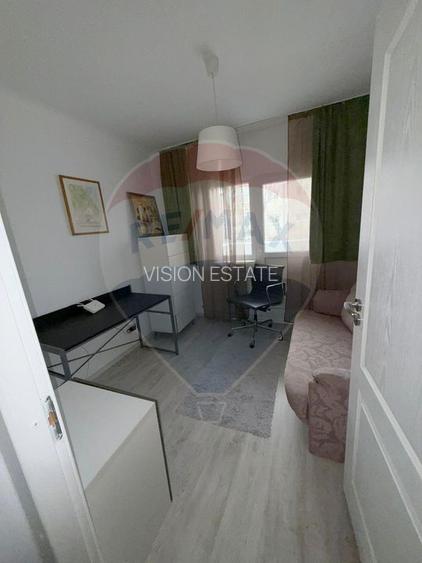 Apartament cu 4 camere de vânzare în zona 1 Mai - 6