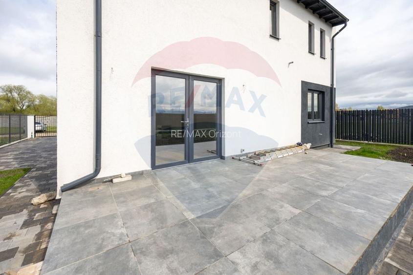 Vila moderna cu 4 camere,  P+E - teren 501 mp - 19