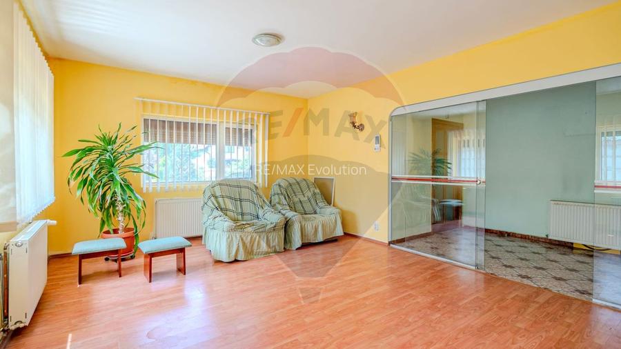 Vila rezidential/  gradina de vis/sera/ panouri/ Sanpetru! - 5