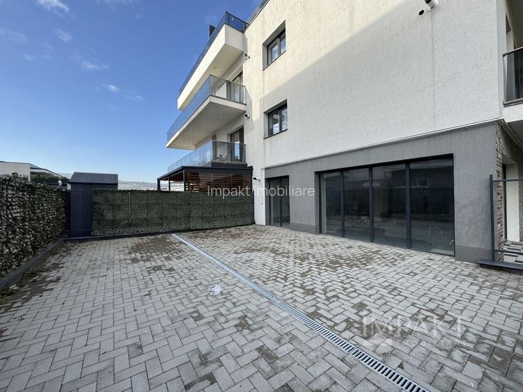 Spatiu comercial de 62 m2 cu terasa de 52 m2 in Borhanci - 2