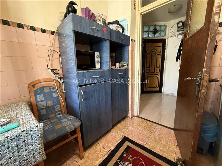 Titan- statuie Salajan,3 camere ,decomandat ,etaj 8. - 10