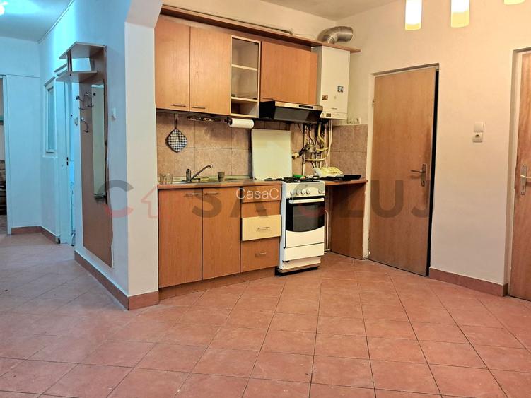 Casă calcan, Curte,  grădină, Iris!! - 2