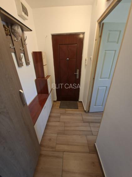 Apartament 2 camere, etajul 2/4, zona Baza 3 - 7