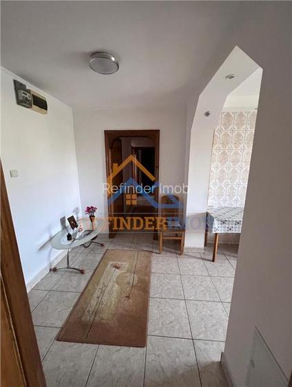 Apartament de vanzare cu 3 camere, zona Fizicienilor - 2