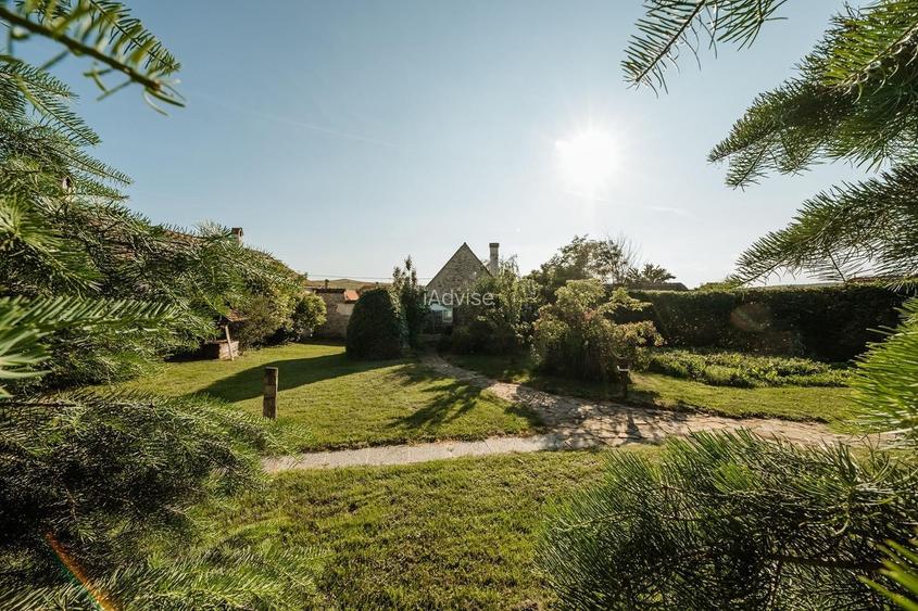 Ansamblu de Case Granari - 2