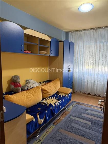 Apartament cu 4 camere zona  9 Mai - 8