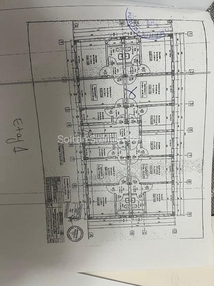 Acest apartament de 2 camere este situat la etajul 1. Este decomandat, oferind o - 10